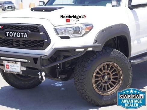 Used 2018 Toyota Tacoma TRD Sport w/ Technology Package RWD image 6