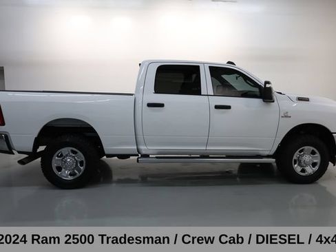 Used 2024 RAM 2500 Tradesman w/ Chrome Appearance Group AWD/4WD image 4