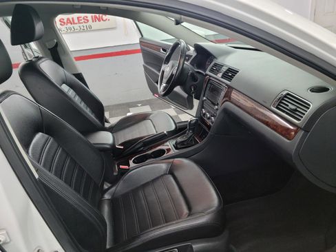 Used 2013 Volkswagen Passat 2.5 SEL Premium image 12