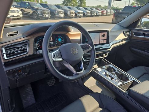 Used 2024 Volkswagen Atlas SE AWD/4WD image 7