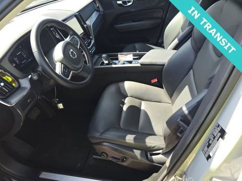 Used 2025 Volvo XC60 B5 Core AWD/4WD image 2
