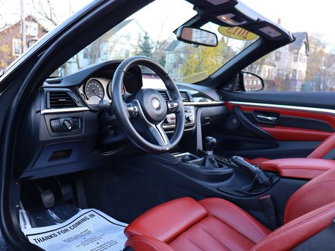 Used 2015 BMW M4 Convertible image 12