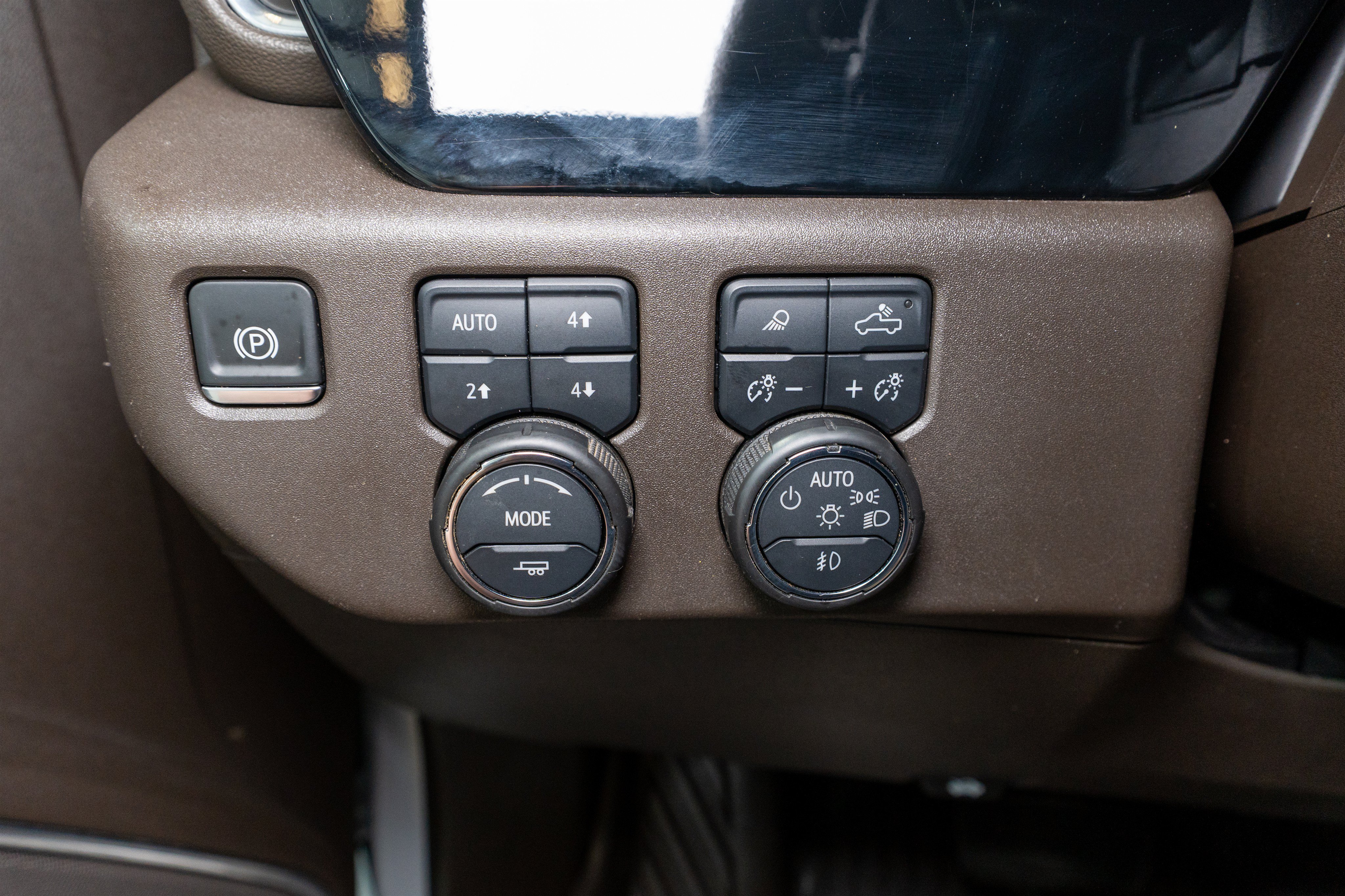 Used 2025 Chevrolet Silverado 1500 LTZ AWD/4WD image 30