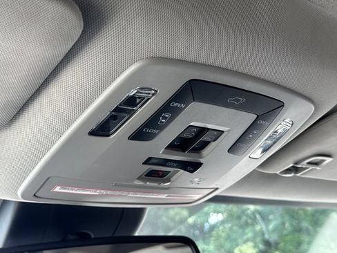 Used 2023 Toyota Sienna XLE FWD image 28