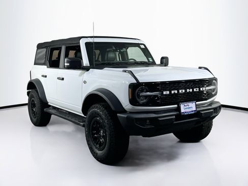 Used 2022 Ford Bronco Wildtrak image 3