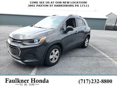 Used 2018 Chevrolet Trax LT w/ LT Convenience Package FWD image 1
