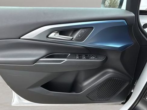 Certified 2025 Chevrolet Equinox EV LT w/ Convenience Package image 17