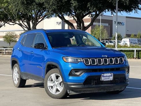 Used 2022 Jeep Compass Latitude AWD/4WD image 2