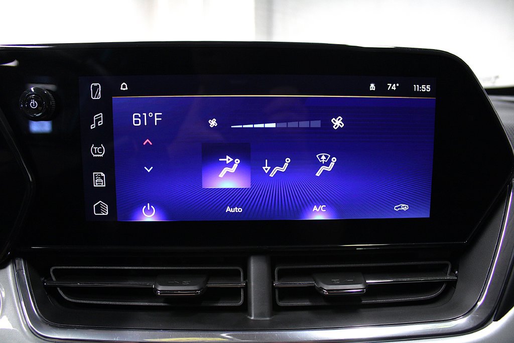 Used 2025 Chevrolet Trax LT w/ LT Convenience Package FWD image 18