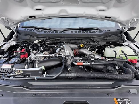 New 2026 Ford F250 Lariat w/ Black Appearance Package image 9