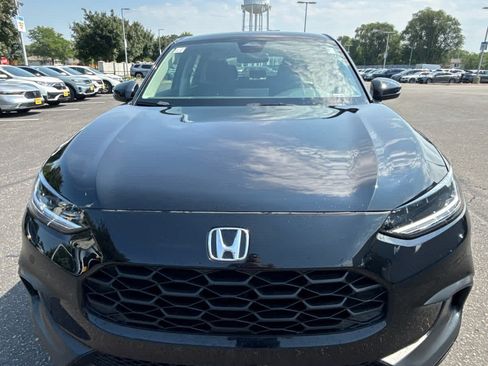 Used 2023 Honda HR-V LX image 2