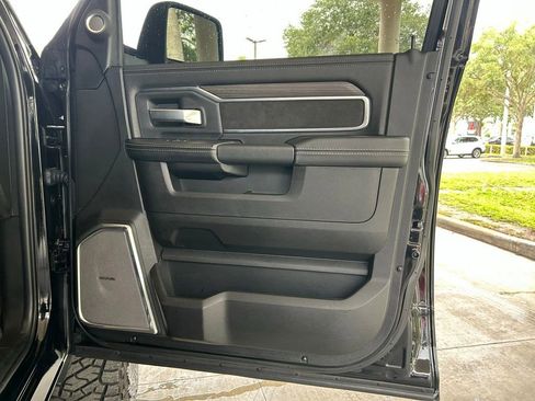 Used 2025 RAM 2500 Laramie AWD/4WD image 32