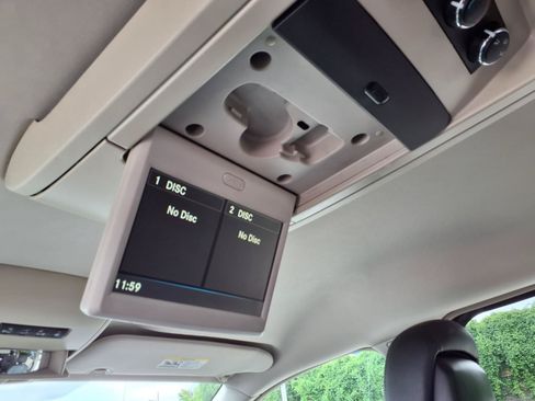 Used 2015 Chrysler Town & Country Touring-L w/ Driver Convenience Group FWD image 24
