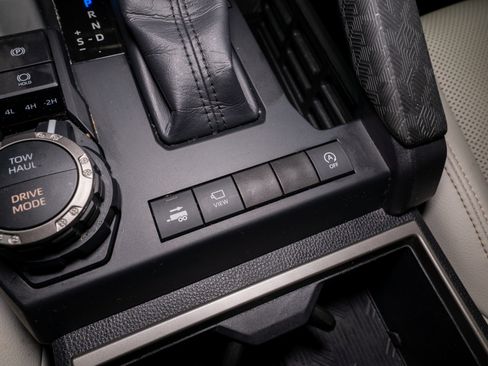 Used 2024 Toyota Tacoma Limited w/ Limited Package (LT) image 27