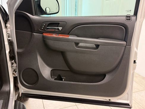 Used 2012 Chevrolet Avalanche LTZ image 22