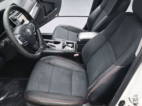 Used 2015 Toyota Camry SE FWD image 6