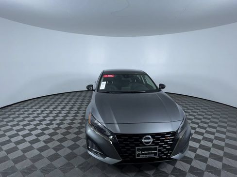 Used 2025 Nissan Altima 2.5 SR AWD/4WD image 3