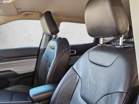 Used 2022 Jeep Compass Latitude image 19