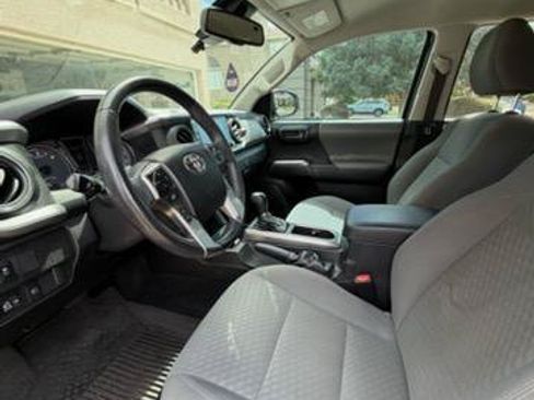Used 2021 Toyota Tacoma SR5 w/ Technology Package AWD/4WD image 4