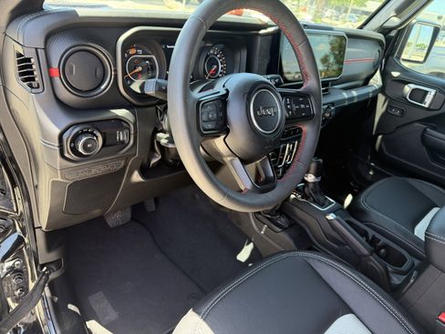 Used 2024 Jeep Wrangler Unlimited Rubicon AWD/4WD image 23