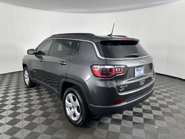 Used 2017 Jeep Compass Latitude w/ Popular Equipment Group AWD/4WD image 3