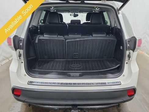 Used 2016 Toyota Highlander LE AWD/4WD image 8