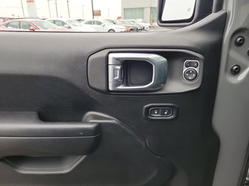 Used 2022 Jeep Wrangler Unlimited Sport image 17