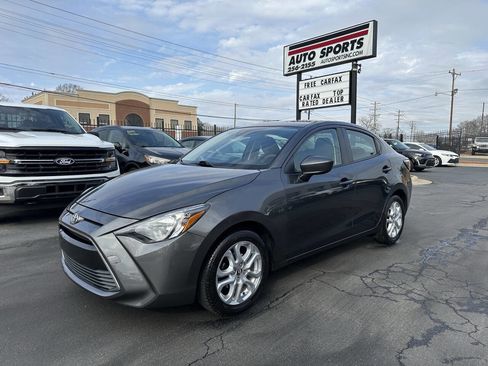 Used 2017 Toyota Yaris iA image 1