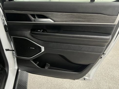 Used 2024 Jeep Wagoneer L Series II w/ Premium Group I image 56