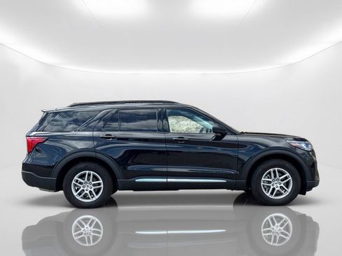 Used 2025 Ford Explorer Active w/ Active Comfort Package RWD image 7