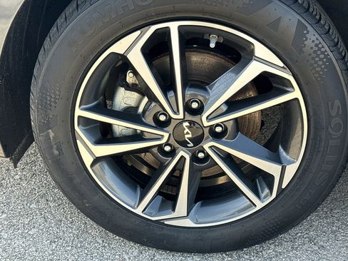 Used 2024 Kia Forte LXS image 8