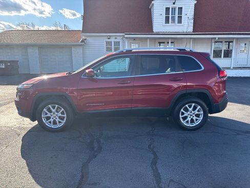 Used 2017 Jeep Cherokee Latitude w/ Comfort/Convenience Group image 4