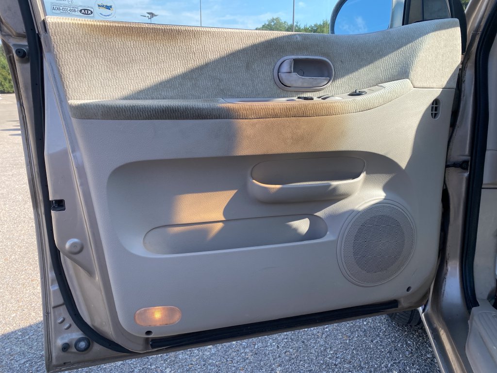 Used 2005 Kia Sedona FWD image 11