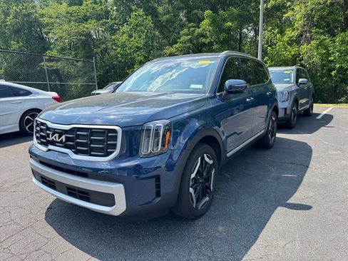 Certified 2024 Kia Telluride S w/ S Sunroof Package FWD image 9