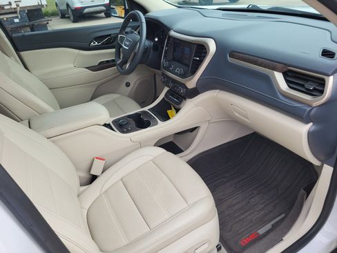 Used 2023 GMC Acadia Denali w/ Denali Technology Package image 9