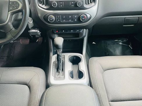 Used 2022 Chevrolet Colorado LT w/ LT Convenience Package image 14