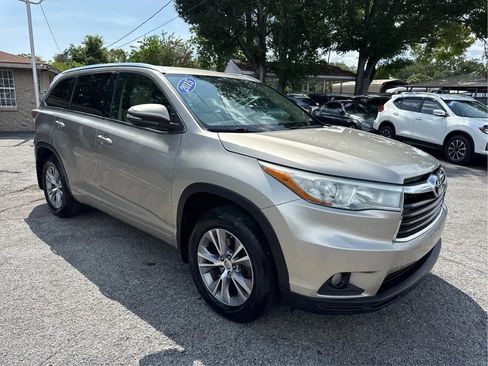 Used 2015 Toyota Highlander XLE AWD/4WD image 1