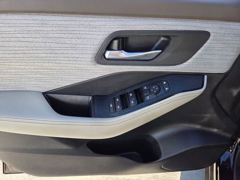 Used 2023 Nissan Rogue SV image 17