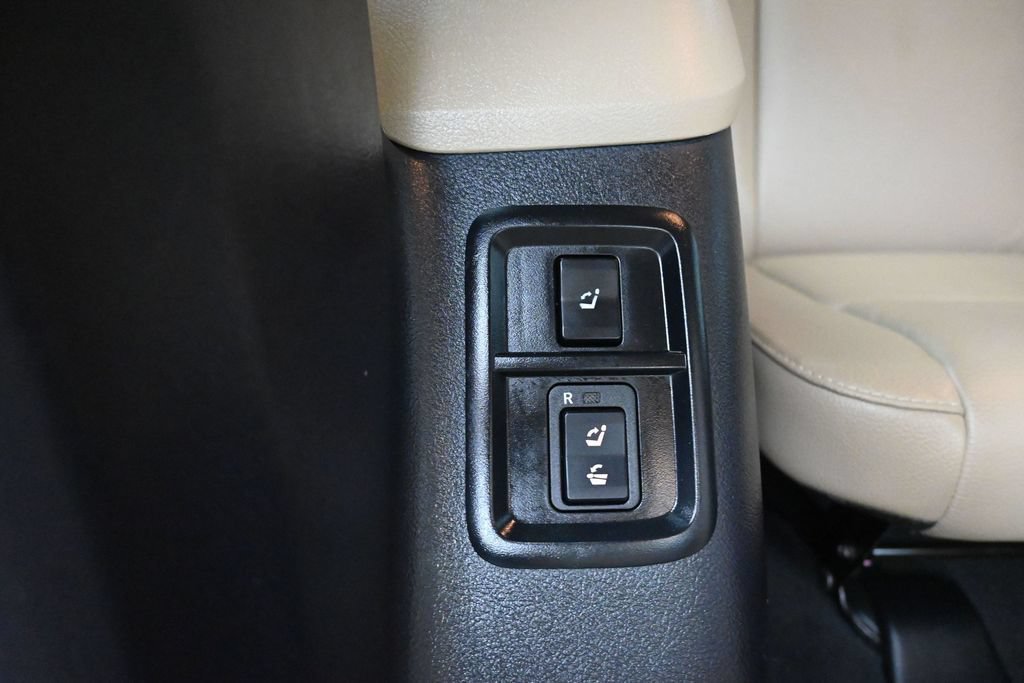 Used 2019 Toyota Sequoia Limited w/ Safety & Convenience Package AWD/4WD image 56