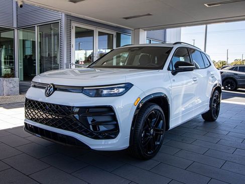 New 2026 Volkswagen Tiguan SE R-Line image 13