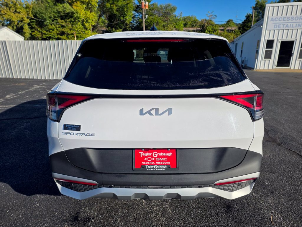 Used 2025 Kia Sportage LX FWD image 7