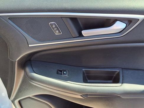 Used 2024 Ford Edge SEL image 25