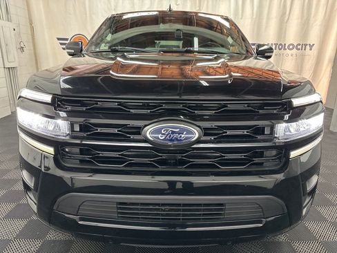 Used 2024 Ford Expedition Max Limited AWD/4WD image 3