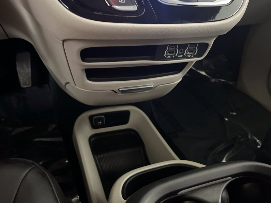 Used 2024 Chrysler Pacifica Touring-L FWD image 68