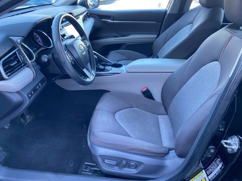 Used 2019 Toyota Camry LE image 9