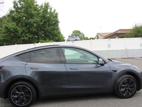 Used 2023 Tesla Model Y Long Range AWD/4WD image 8