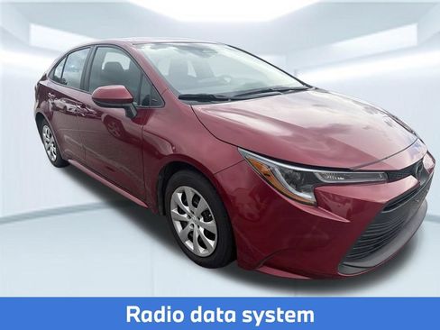 Used 2025 Toyota Corolla LE FWD image 4