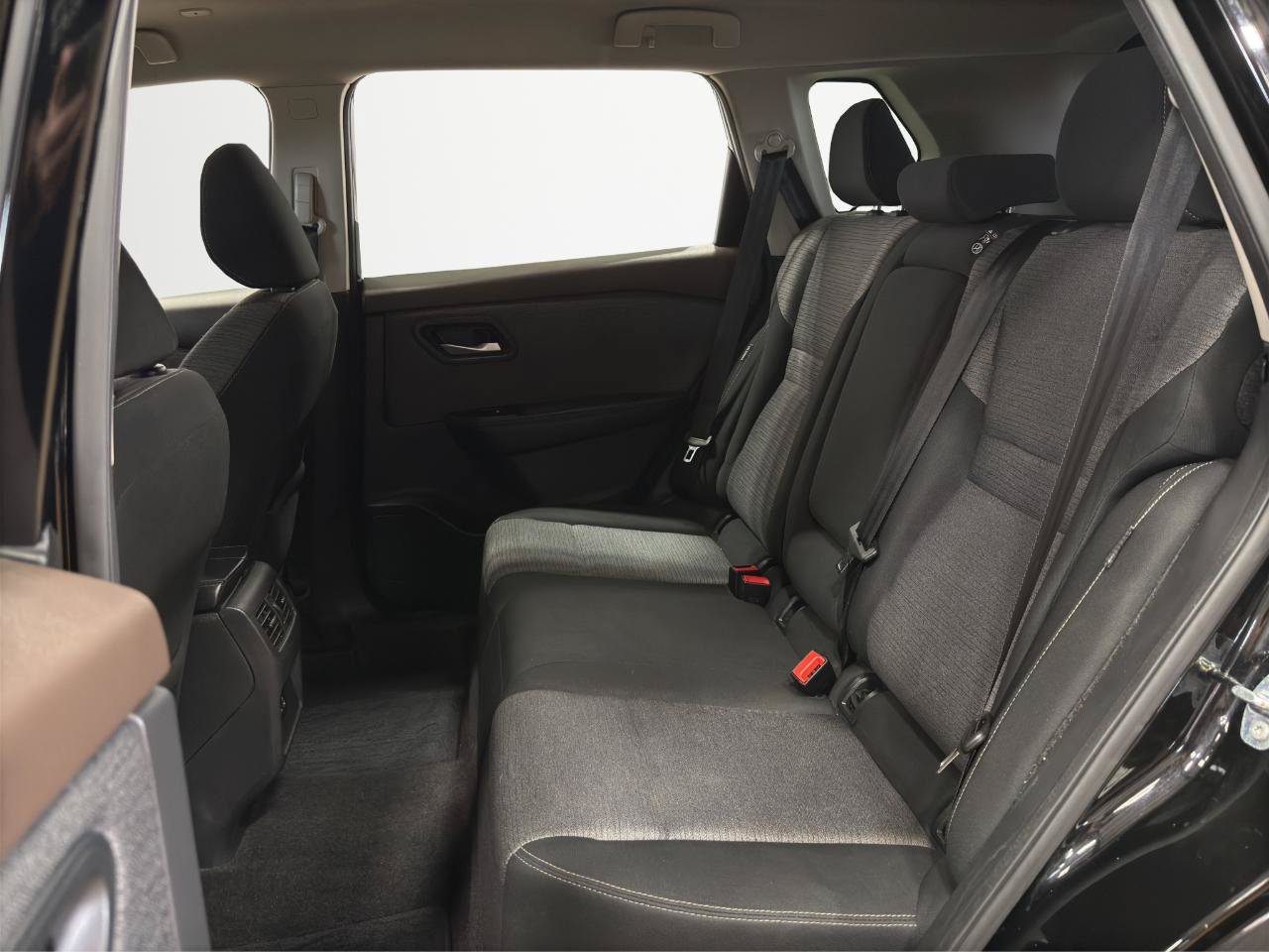 Used 2022 Nissan Rogue SV FWD image 23