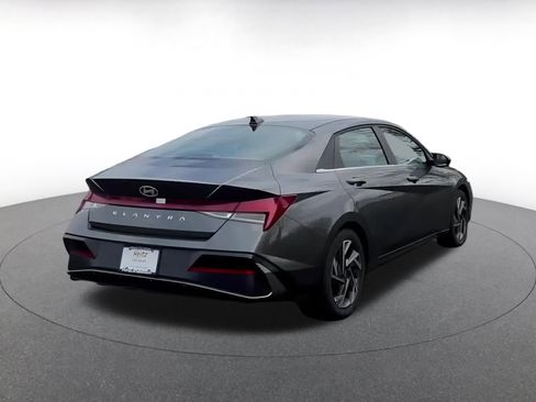 Used 2025 Hyundai Elantra SEL image 7