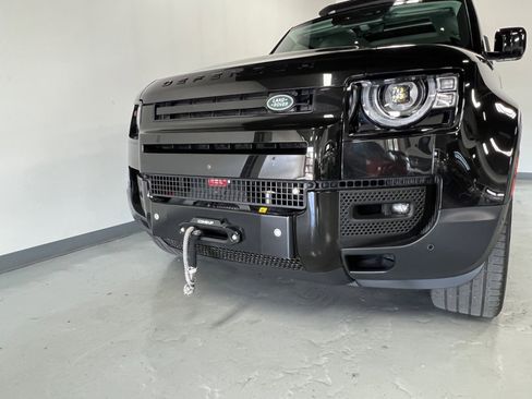 Used 2020 Land Rover Defender 110 HSE image 9